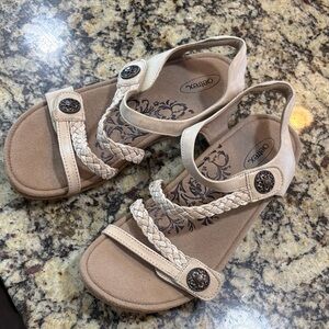 Aetrex Beige Braided Sandals